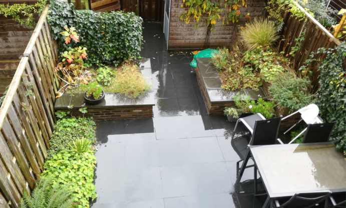 achtertuin-in-de-regen-1030×619 copy